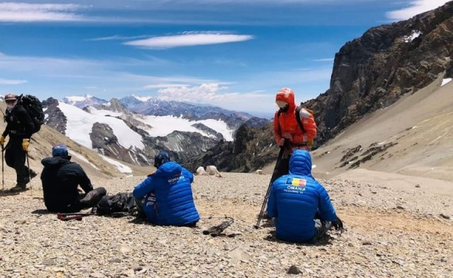 Doi tineri nevăzători din România au ajuns pe cel mai înalt vârf muntos din America de Sud