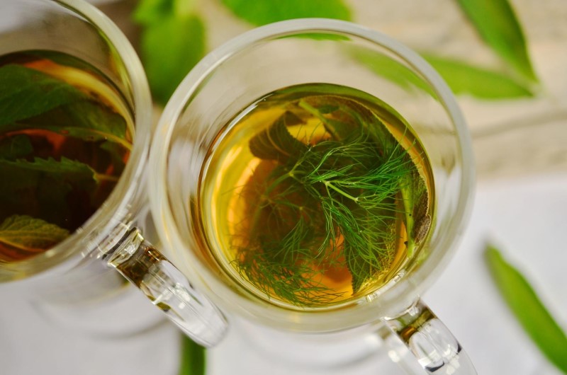 Cele mai bune ceaiuri din plante pentru a-ți crește nivelul de energie